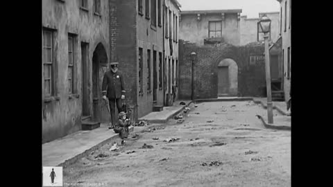 Charlie Chaplin - Working the Streets