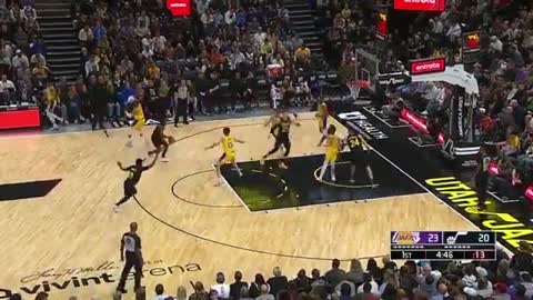 Sexton fakes out two Lakers and nails the mid-range J!