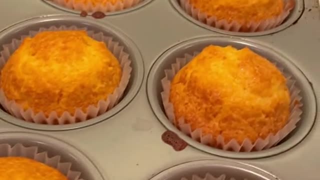 Cornbread cupcakes 😳 #grubspot #chicken #cupcake #food #foodtiktok