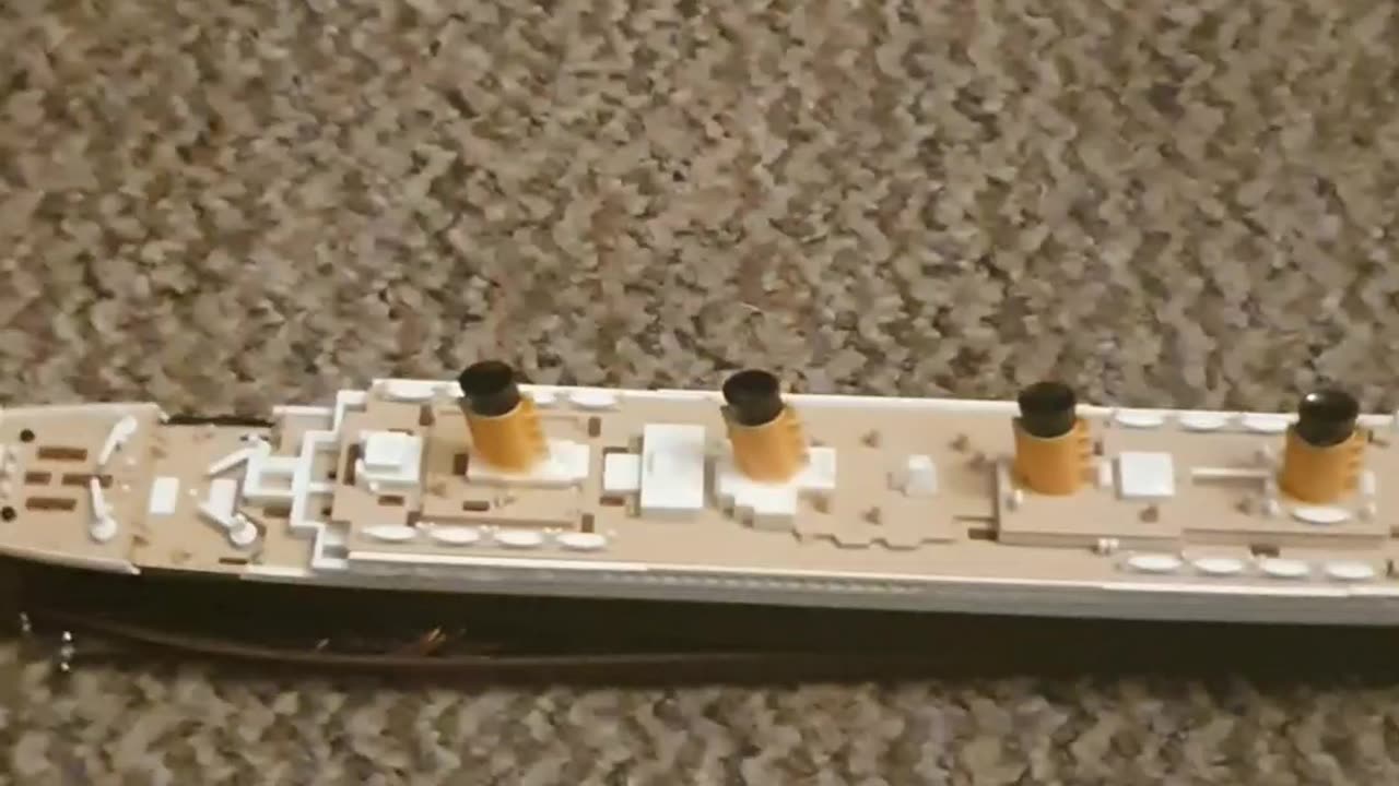 Titanic model sinking and how I did it