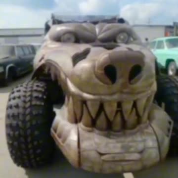 Wolf shape jeep amazing