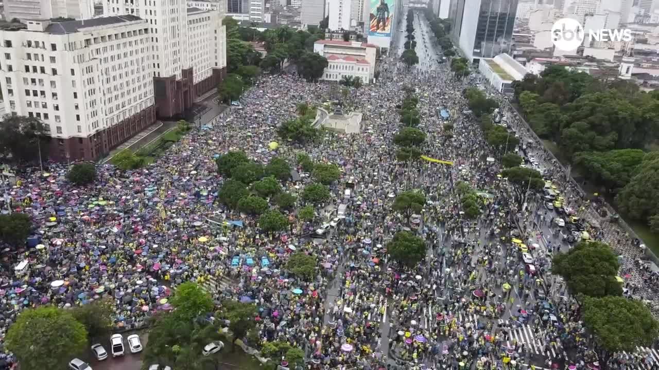 Manifestantes aliados a Bolsonaro vão às ruas no Rio de Janeiro