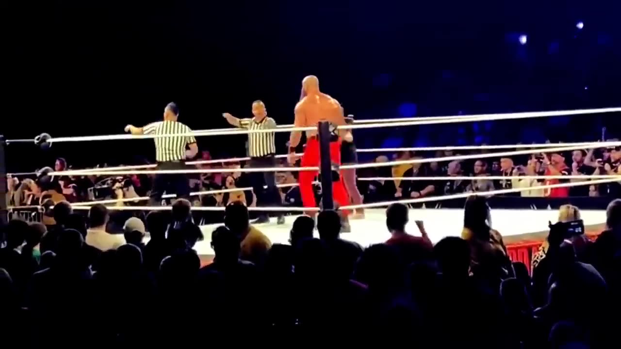BRAUN STROWMAN DESTROYS OMOS WWE LIVE EVENT 2022 - BRAUN STROWMAN VS OMOS WWE LIVE EVENT 2022!