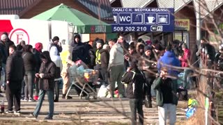 The anxious wait for relatives at Ukraine's border