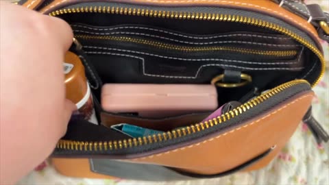 What's in my Minooy Thalia Leather Bag.