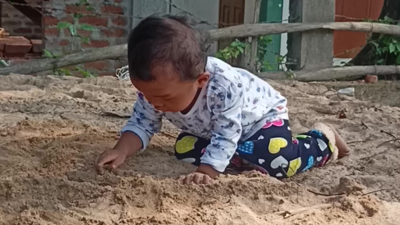 Baby sand playing