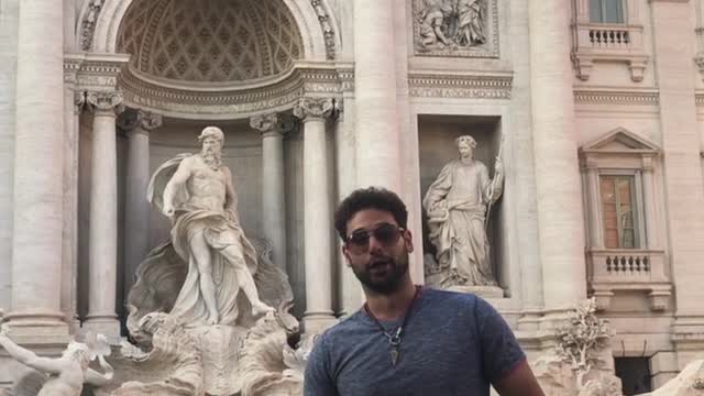 Operatic Tenor Sings at Famous Trevi Fountain