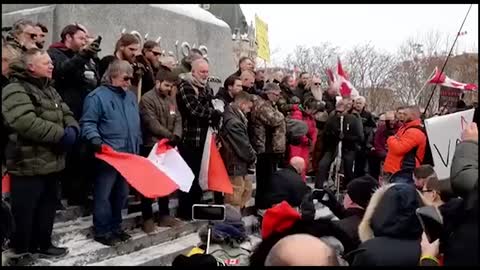 WATCH: Freedom Convoy protestors remove barricades around National War Memorial to unite in prayer