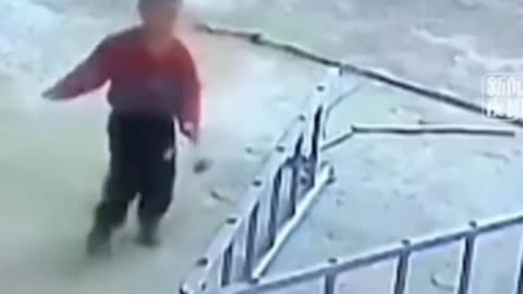 Watch this boy save his Mom's life! ❤️‍🔥🪜