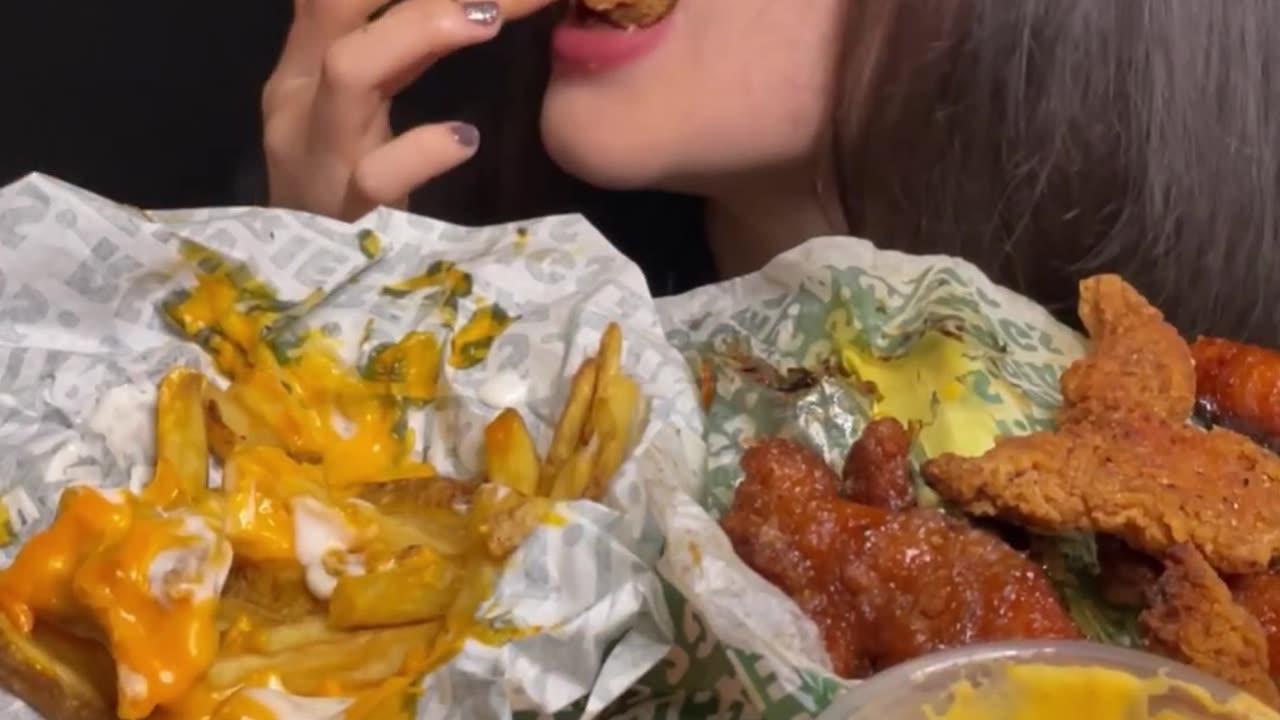 ASMR WINGSTOP BONELESS CHICKEN + CHEESE FRIES MUKBANG - Foodie's ASMR