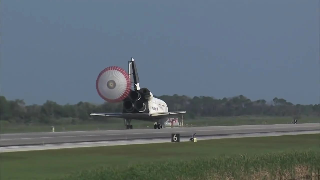 "Welcome Back!" Discovery Lands Safely at Kennedy