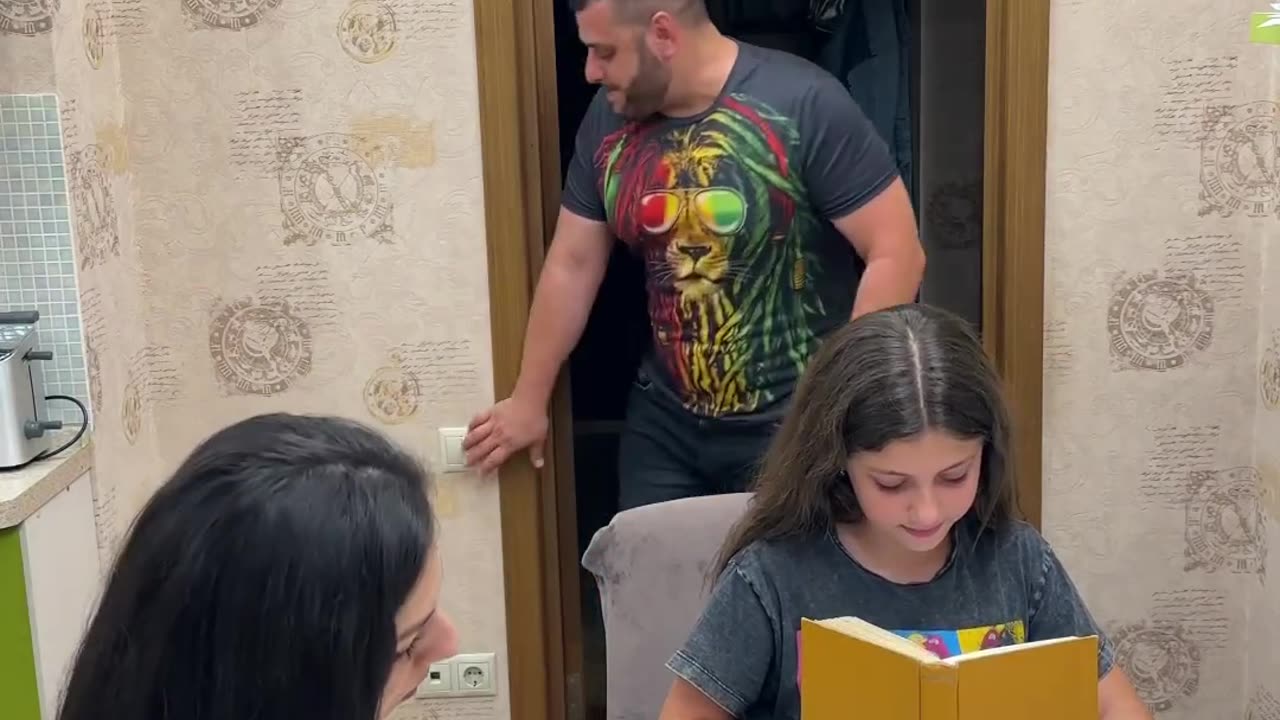 Funny video mom dad and daughter