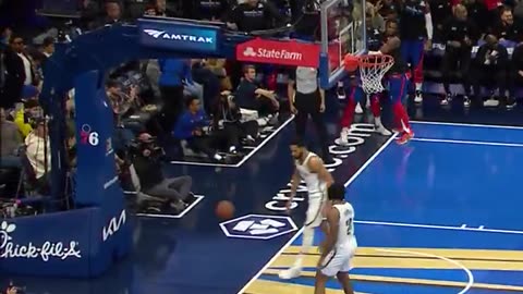 NBA - Oubre Jr. one-handed PUTBACK 😤 Sixers lead early in #EmiratesNBACup action.