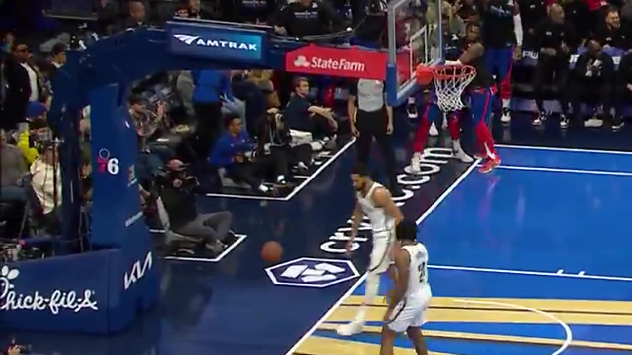 NBA - Oubre Jr. one-handed PUTBACK 😤 Sixers lead early in #EmiratesNBACup action.