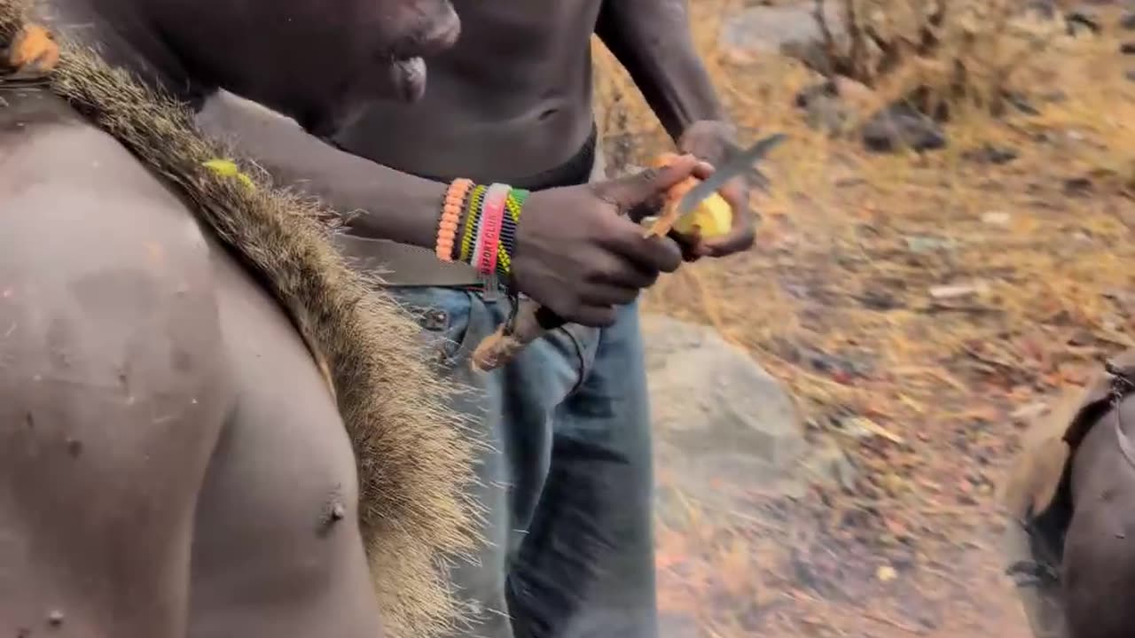 Ohh,,😲 it's breakfast🔥😋 Cookies today Hadzabe tribe meals🤤So delicious food,#culture #bushmen .