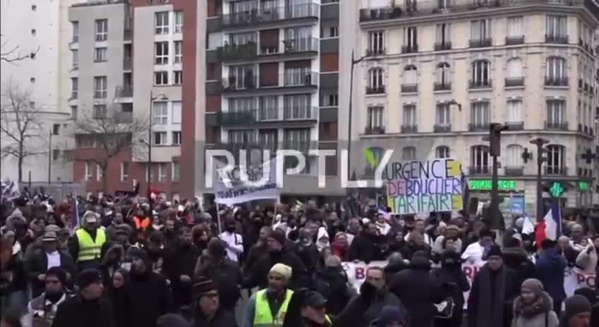 New : 🇫🇷 FRANCE : Bakers & restaurant-owners protest the Economy Ministry over energy bills.