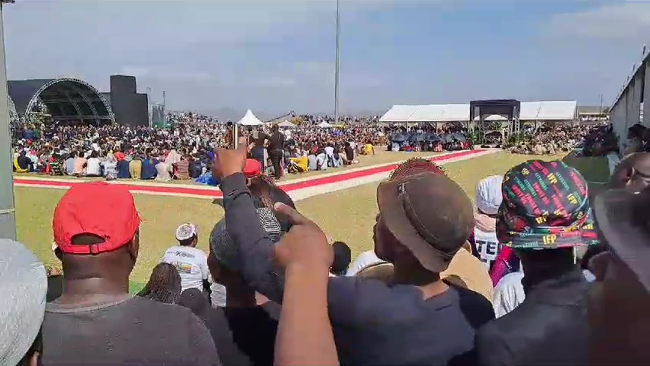 Reverend Thulasizwe Buthelezi chanting IFP slogans at Mangosuthu Buthelezi's funeral