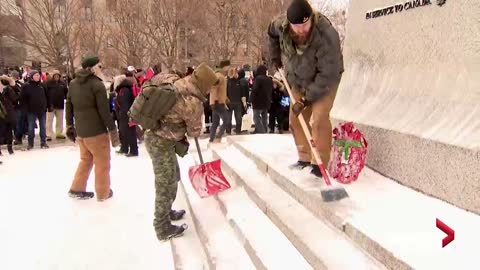 Veterans Remove barrier around the War Memorial in Ottawa.