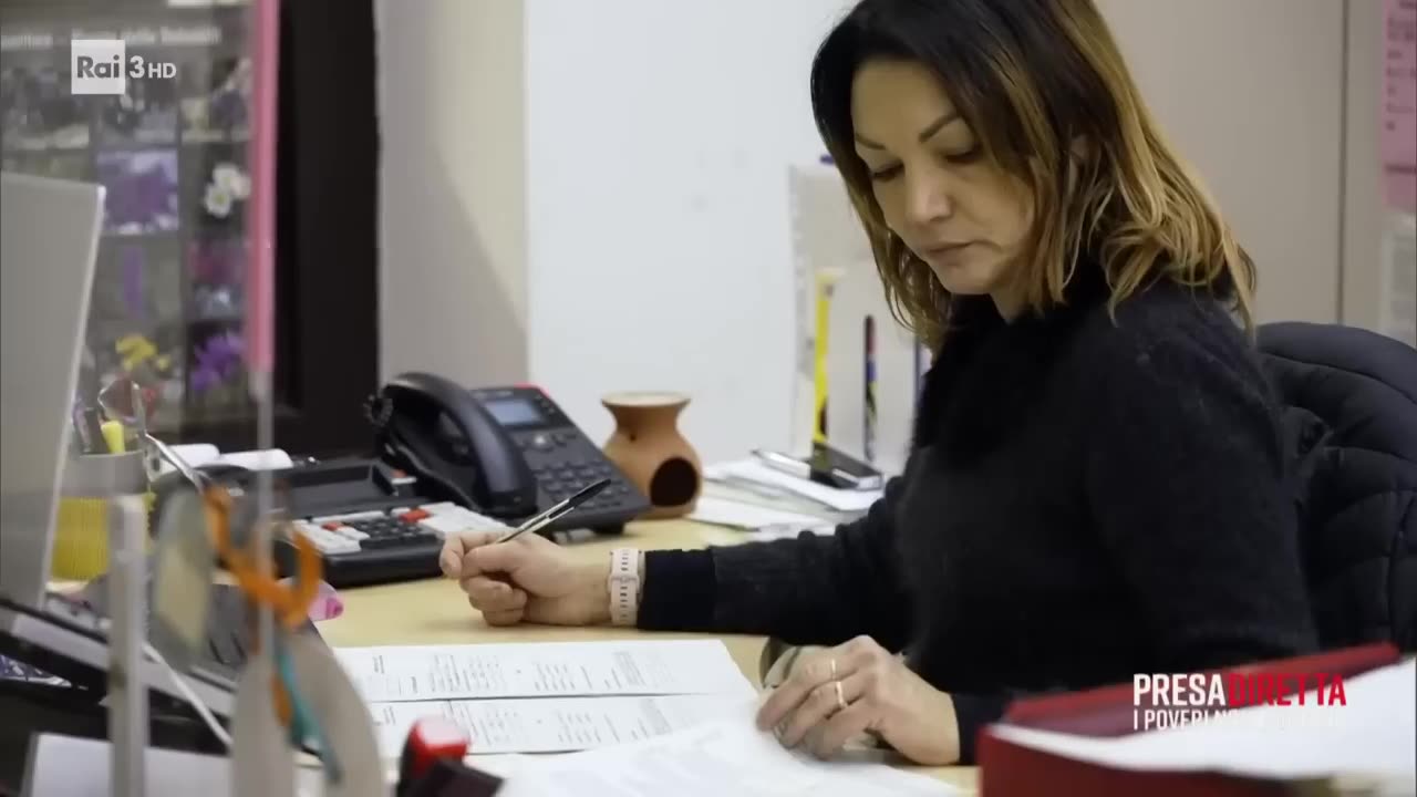 ITALIA,la repubblica degli evasori fiscali e delle banane DOCUMENTARIO RAI di febbraio 2023 ricordo che gli italiani sono un popolo che non paga le tasse,lavorano in nero e dove le aziende evadono all'estero nei paradisi fiscali tipo l'Olanda