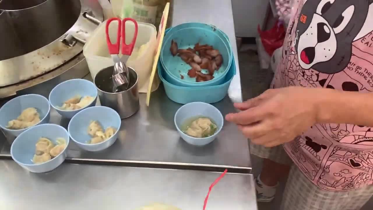 Sold out everyday! WANTON MEE that won 1st place in Singapore - SINGAPORE HAWKER STREET FOOD