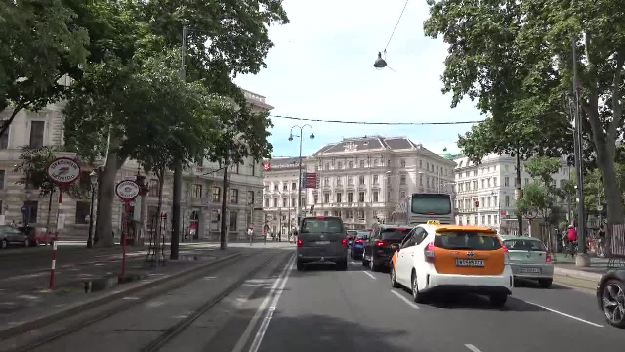 Driving Downtown - Vienna 4K - Austria(00h33m25s-00h35m23s)