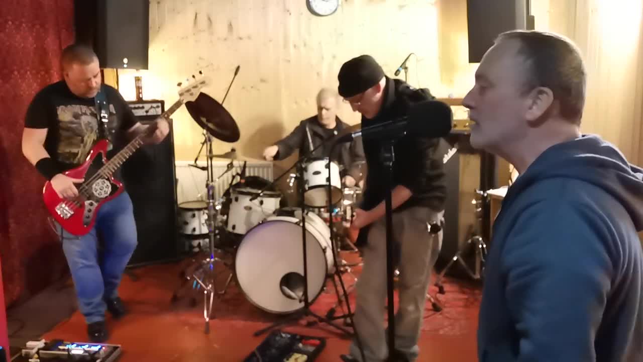 Smiling Tigers - Meteor | feat. Steve Chard | (Official Live Video)