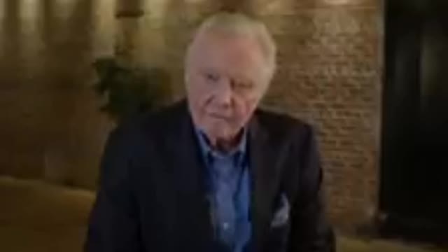 Jon Voight: presidente Trump VOLVERÁ A LA PRESIDENCIA. Él, puede DETENER este pantano...