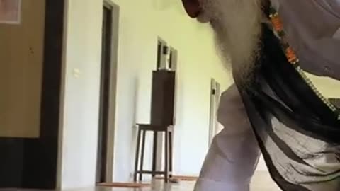 Sadhguru handels a cobra