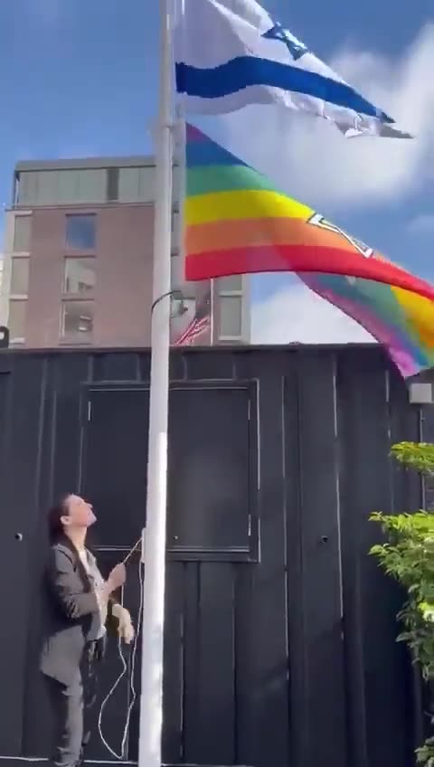 Η πρεσβεία του Ισραήλ στην Ιρλανδία ύψωσε τη σημαία του «ουράνιου τόξου» !!!