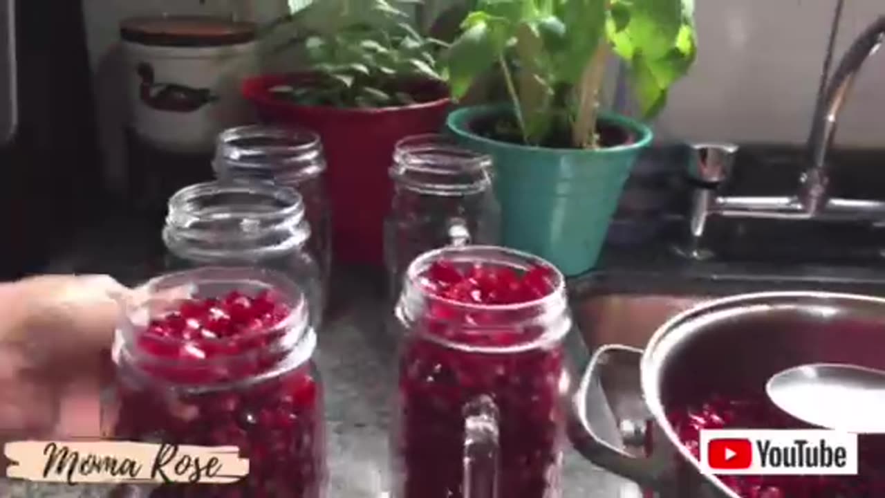 Modern and Concise Guide to Making Pomegranate Juice