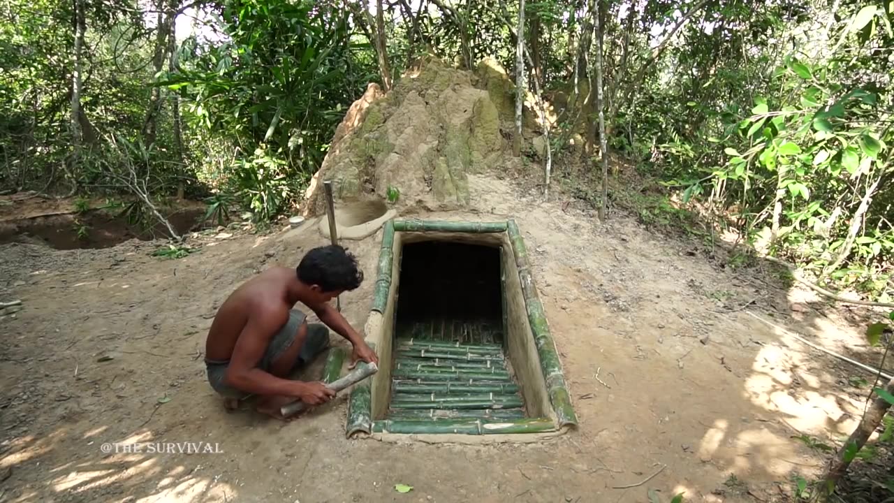 Build Secret Tunnel Underground House in Deep Jungle by Ancient Skills