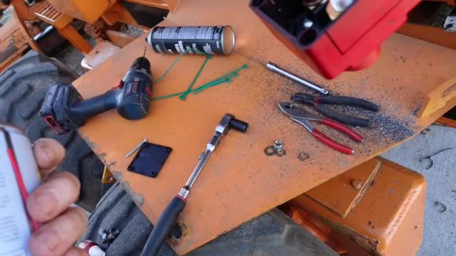 My First Leeboy 685 Test Drive, Fitting a Batt-Re Cut off & What Is An MG?