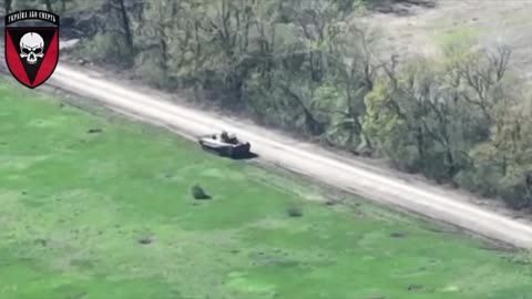 Ukrainians Destroy Russian APC with RPGs