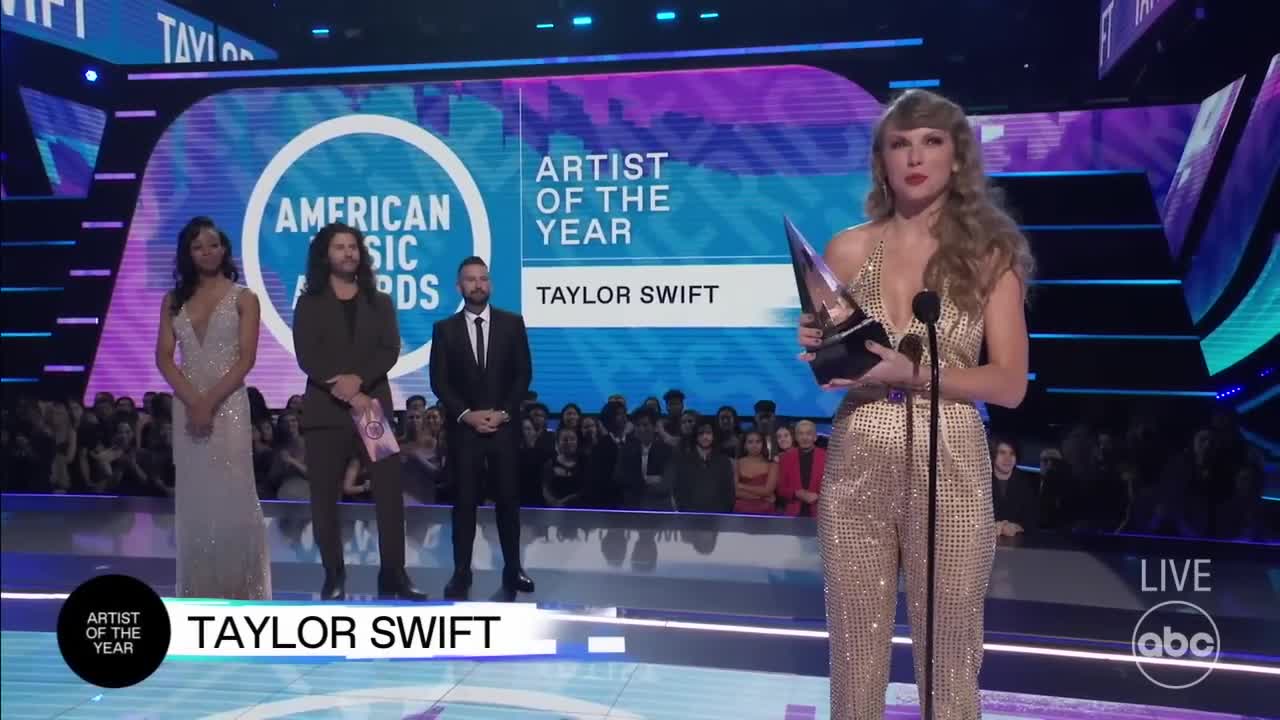 Taylor Swift Accepts the 2022 AMA for Artist of the Year - The American Music Awards