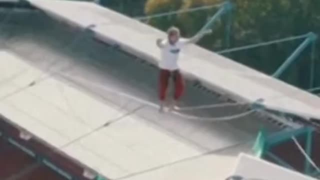 Jens Decke set a new stadium slackline world record