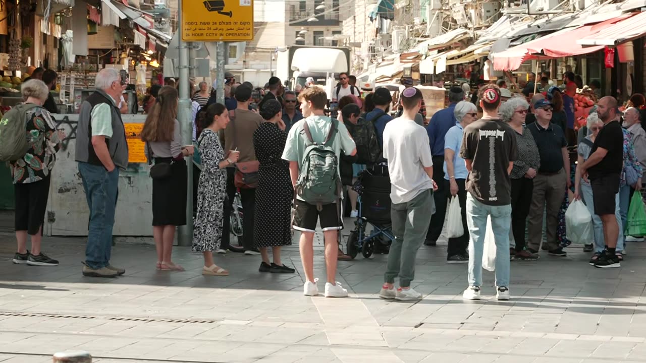 Israel comes to complete standstill as Holocaust Remembrance sirens ring across nation