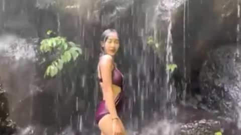 Air terjun goa rajo bali