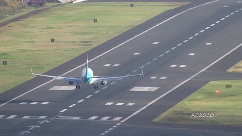 ARDUOUS Landing with CROSSWIND - Boeing 737-8C9(WL)