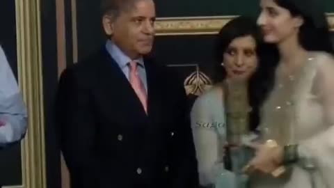 PM Shebaz Sharif giving awards to celebrity..