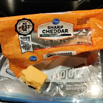 Eating Kroger Sharp Cheddar Cheese, Dbn, MI, 8/6/23
