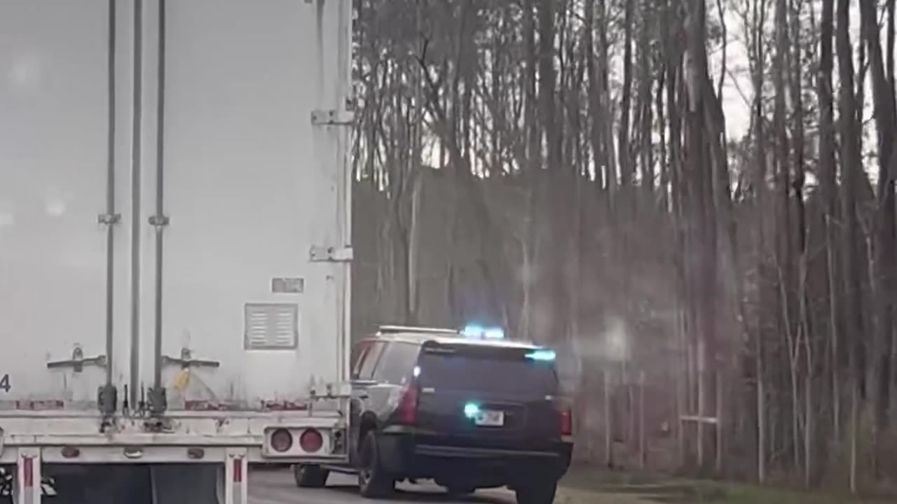 Imagine driving past this🤣