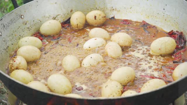 Accidentally Found A Nest Of Duck Eggs By The Lake And Super Spicy Boiled Egg - Eating Delicious