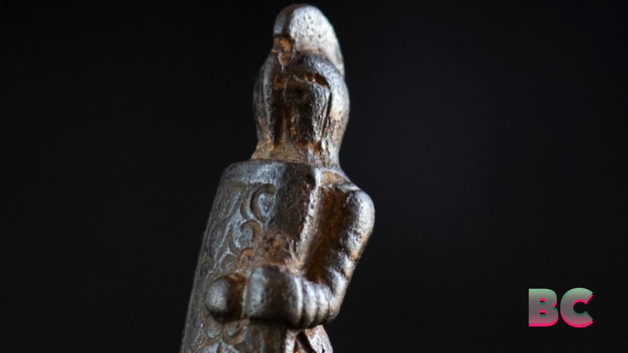 Rare gladiator-shaped knife handle discovered by Hadrian’s Wall