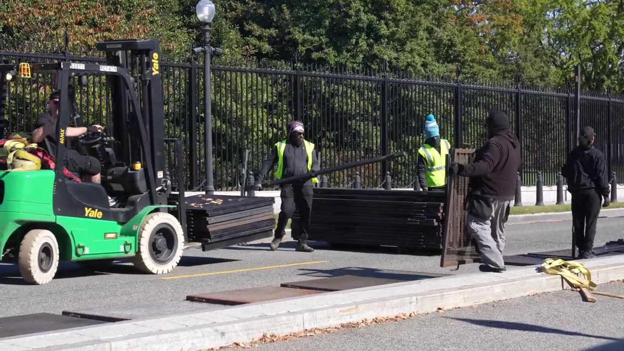 Secret Service Seals Up White House Campus with Riot Fences Today