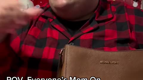 Everyone’s Mom On Christmas Eve Be Like !! Y’all who else couldn’t wait to open the presents? 😂🙌🏻🎄
