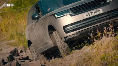 When Range Rover off-roading takes a turn 🚙 💦 _ Top Gear