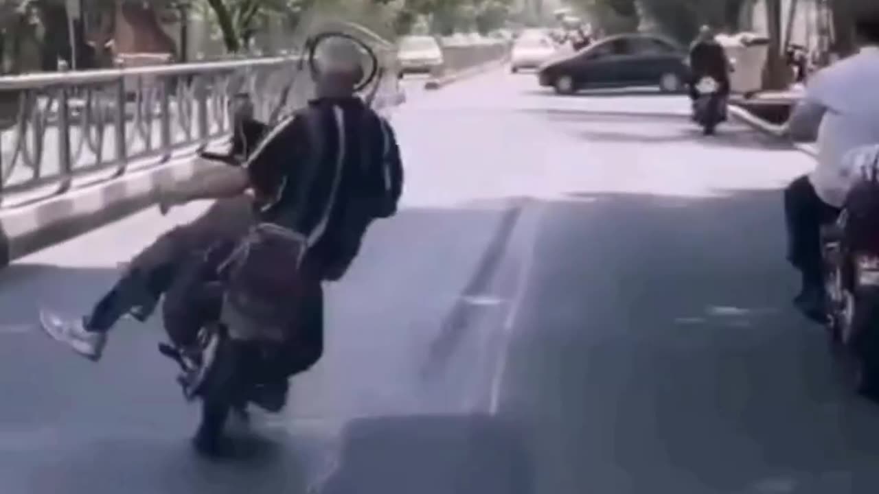 Old man showed his ability to drive a motorcycle