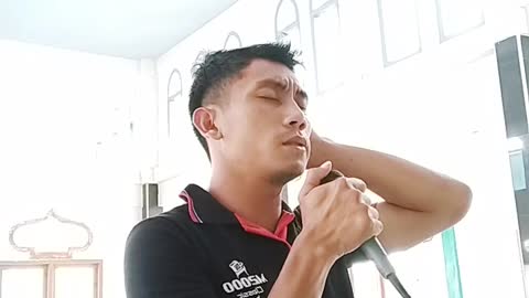 Melodious Azan Invites to pray