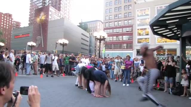 Union Square Park - Crazy Street Performers