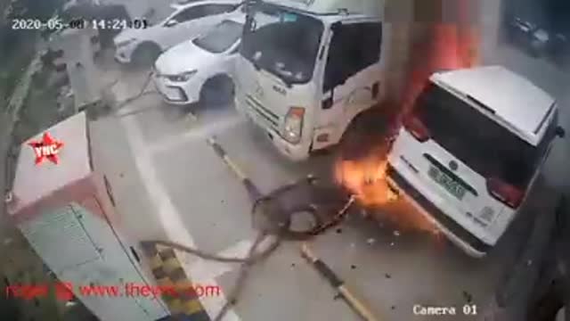Ennesima auto elettrica che prende fuoco!
